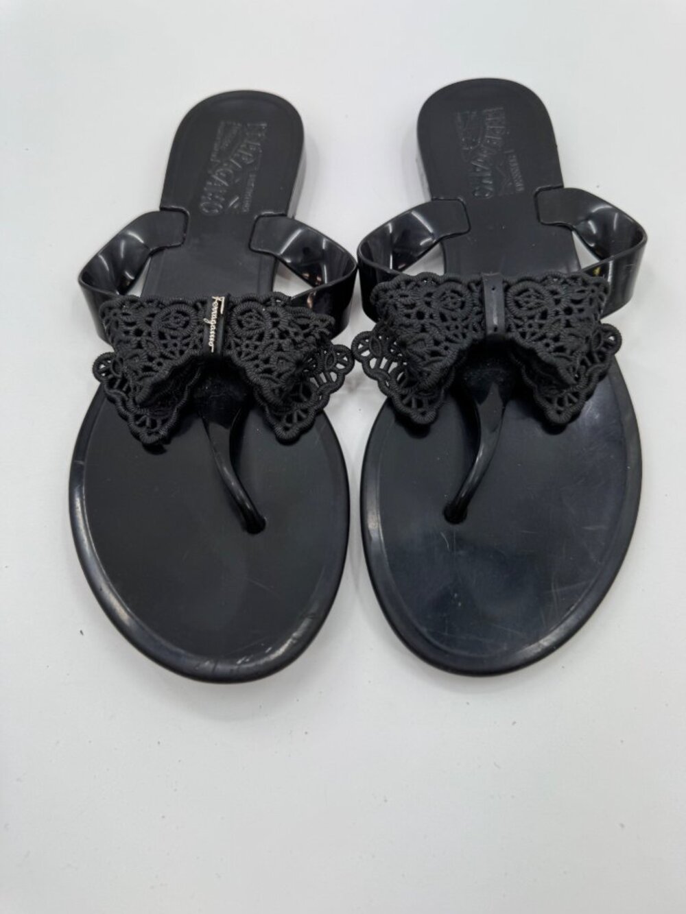 Salvatore Ferragamo Black Jelly Sandals With Crochet Bow Accents Size 7 - Picture 2 of 14